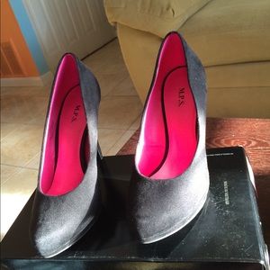 Black high heels size 8